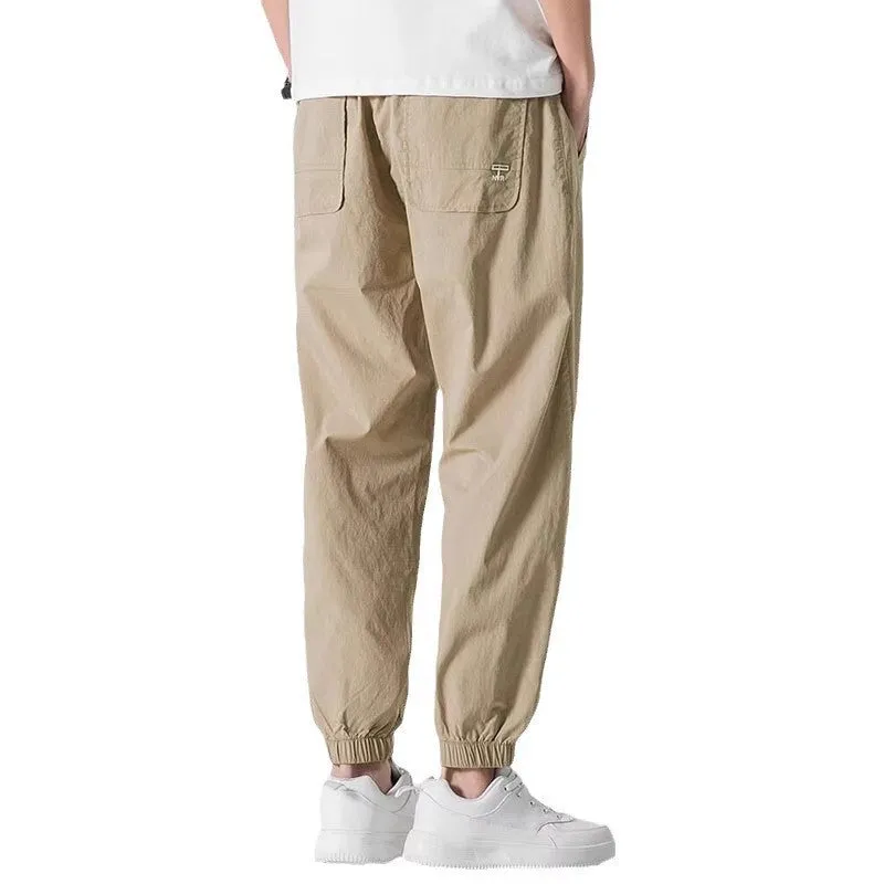 Men's loose cuffed cargo pants in black polyester fabric with cuffed hem and relaxed fit