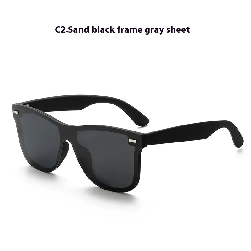 Polarised sun-resistant sunglasses with sand black frame and gray lenses for driving and outdoor use