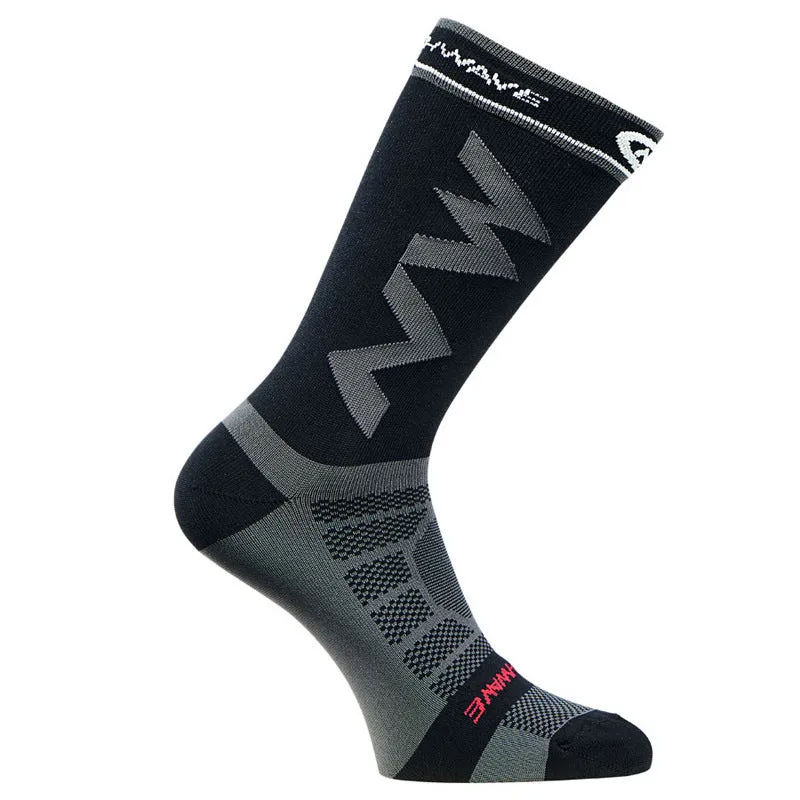 Breathable knee-high nylon road bicycle socks in black for EU 39-45