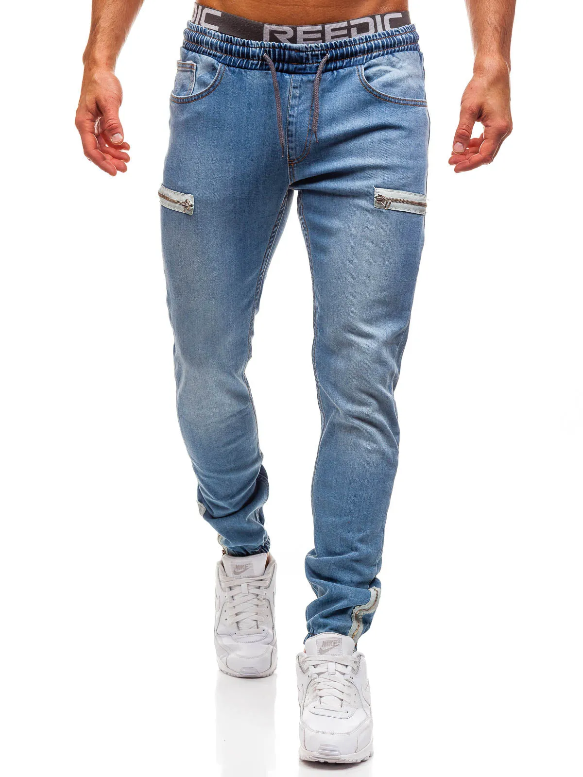Men's denim sports jeans in dark blue, five-pocket style with cotton fabric