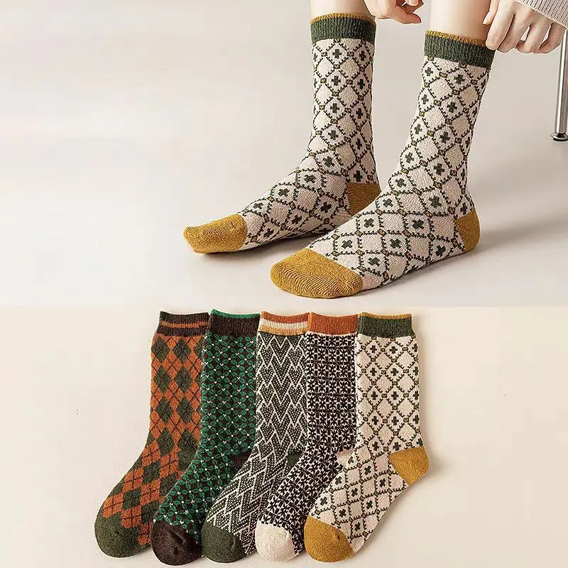Women's mid-calf combed cotton double-knit retro ripple socks in mixed colours, jacquard pattern
