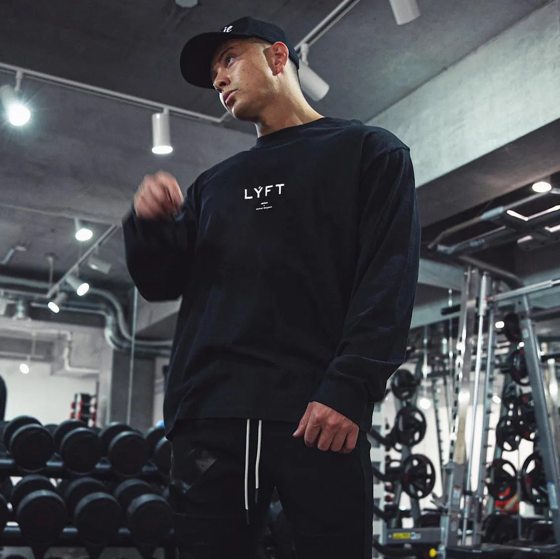 Mens stretch long sleeve cotton sports bottoming shirt in black round neck design