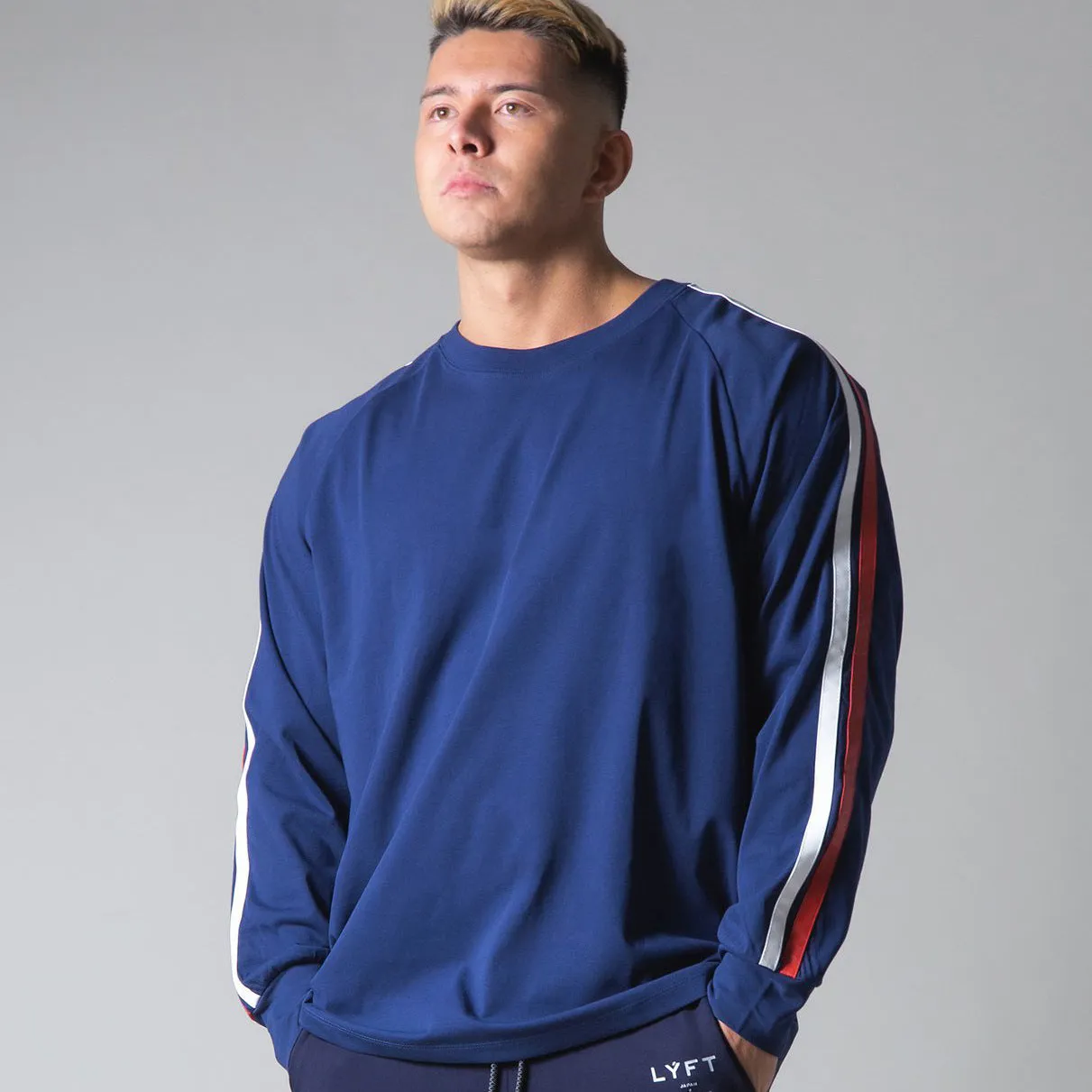 Mens stretch long sleeve cotton sports bottoming shirt in black round neck design