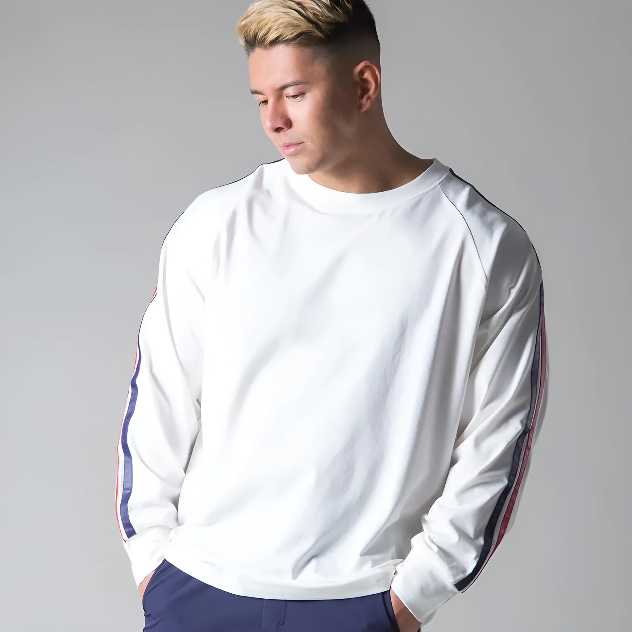 Mens stretch long sleeve cotton sports bottoming shirt in black round neck design