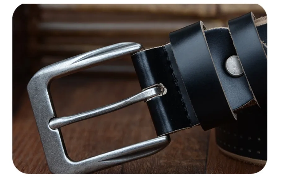Men's leather belt in black with square alloy buckle on a dark background