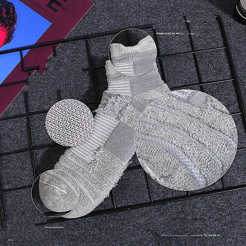 Men's cotton blend brushed sports socks in black, grey, and white, sizes 39-42 and 43-46