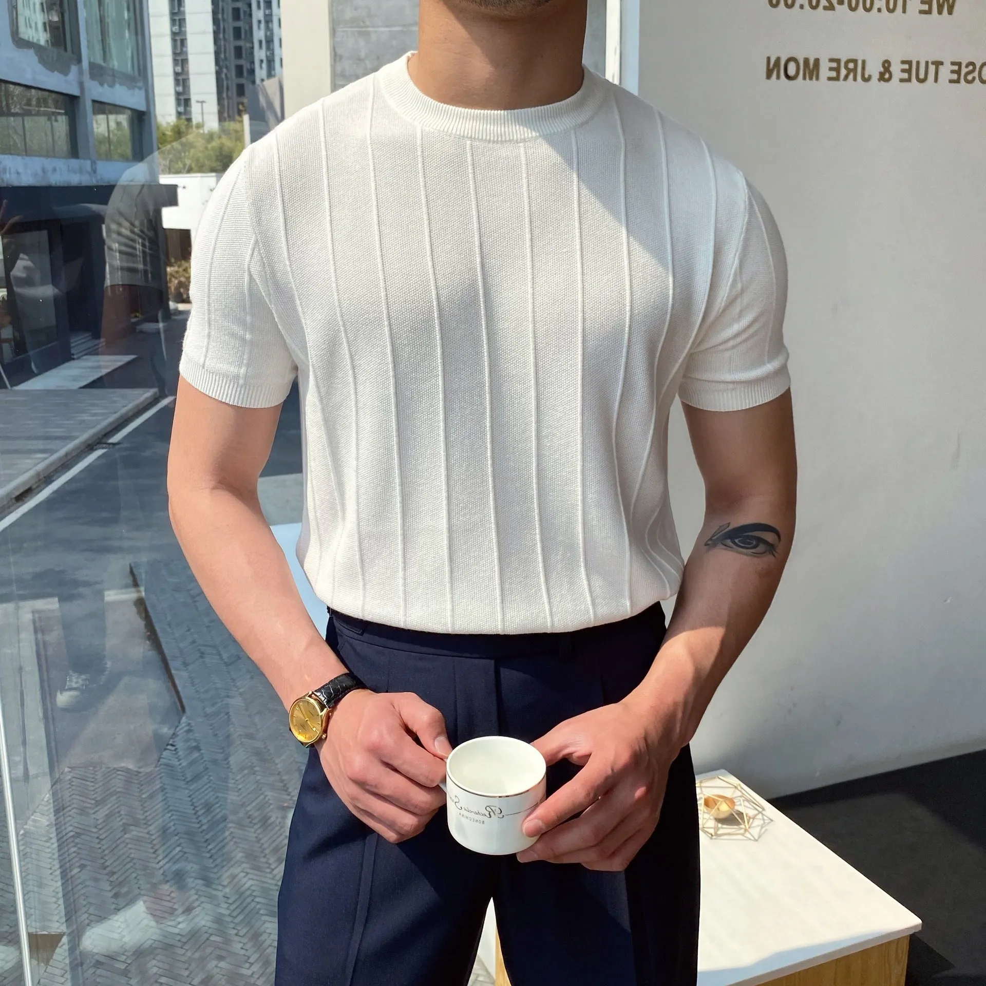 Men's short sleeve knitted T-shirt in solid colour, loose fit, round neck, lightweight polyester summer top