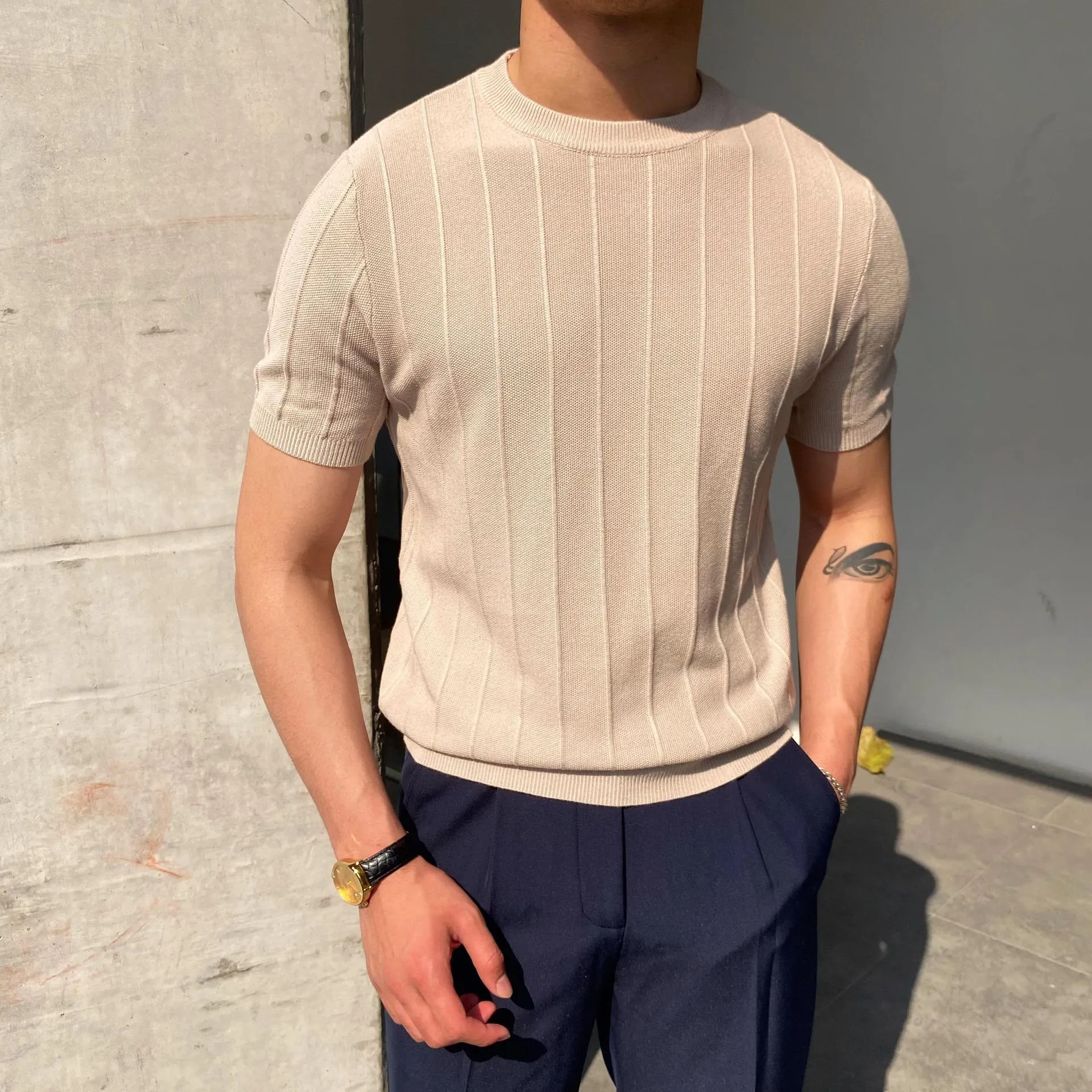 Men's short sleeve knitted T-shirt in solid colour, loose fit, round neck, lightweight polyester summer top