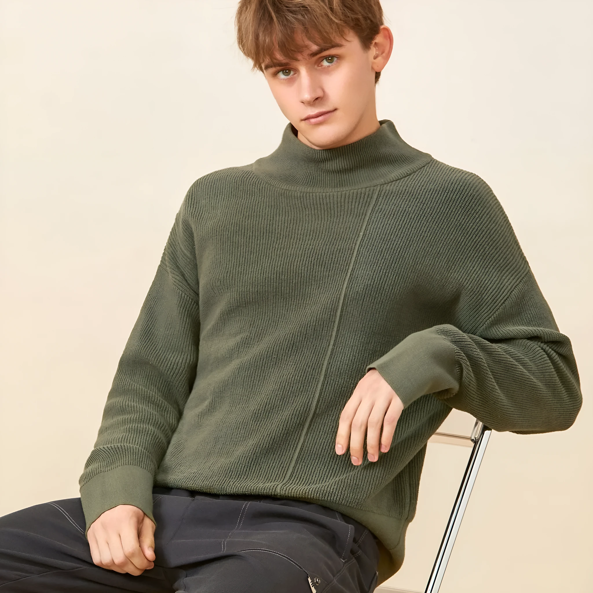Men's loose fit cotton sweater in grey, round neck, long sleeves, casual style