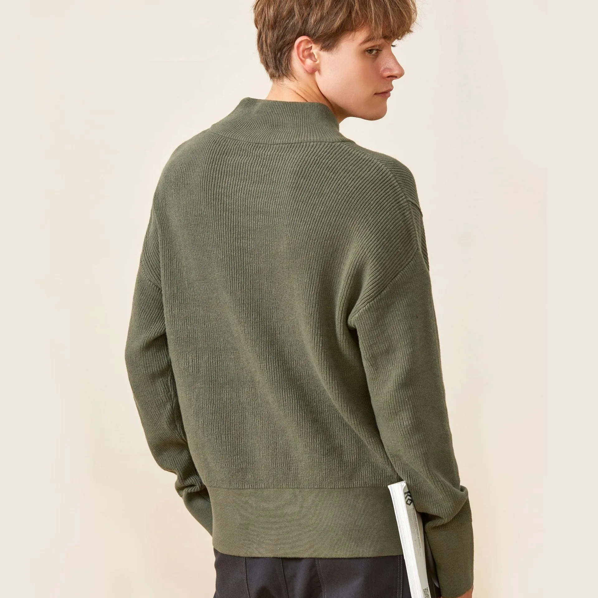 Men's loose fit cotton sweater in grey, round neck, long sleeves, casual style