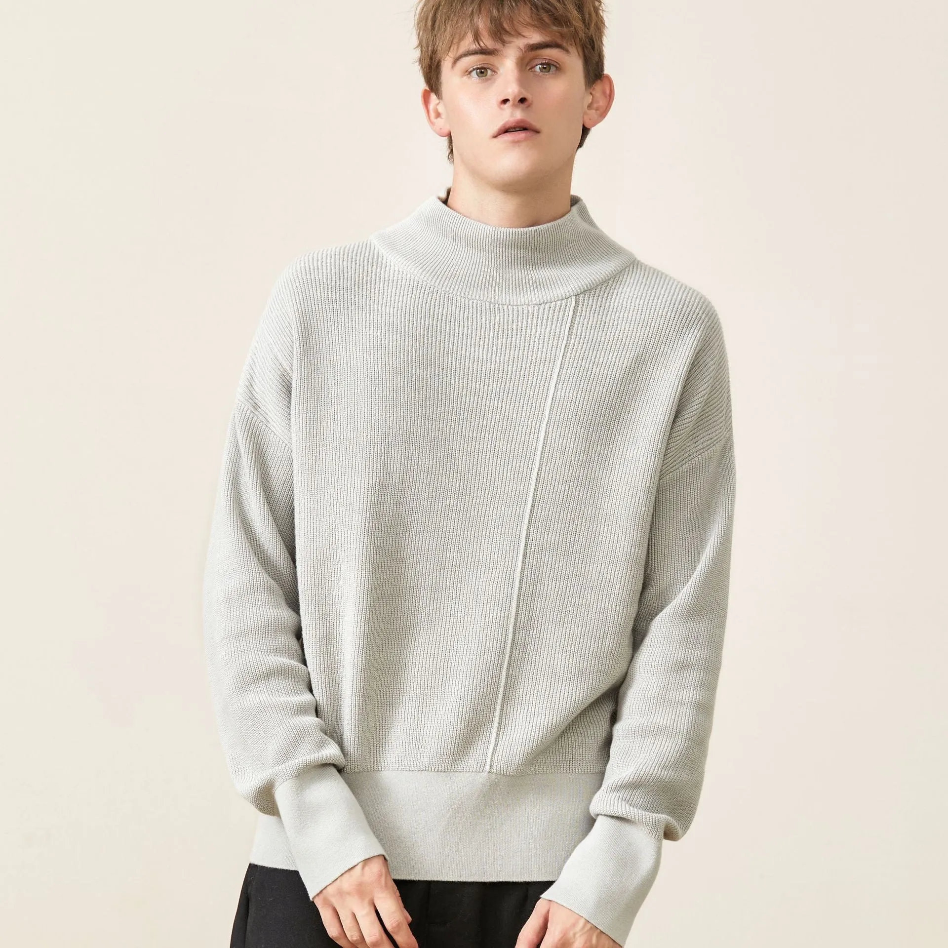 Men's loose fit cotton sweater in grey, round neck, long sleeves, casual style