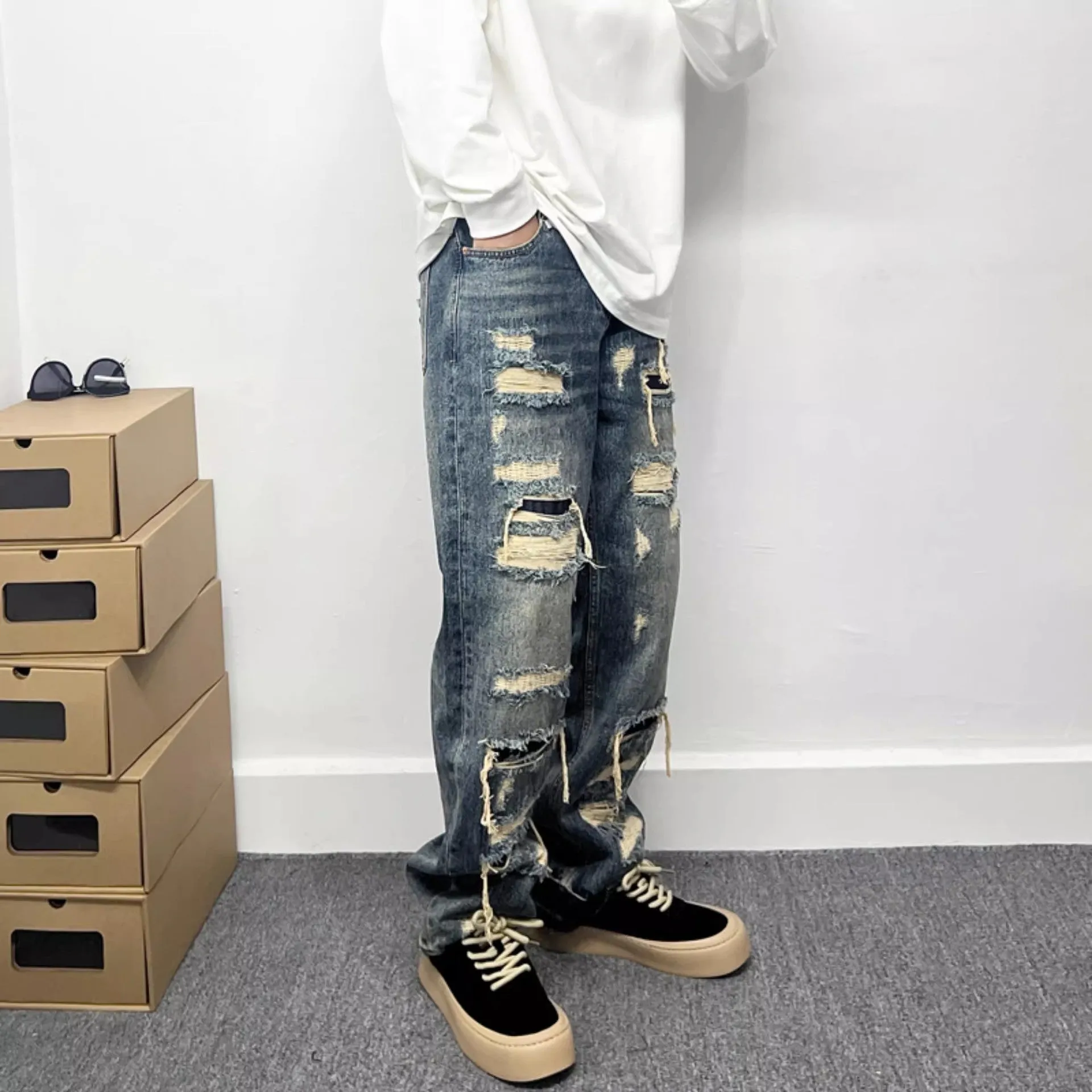 Light blue mid-waist zip-fly cotton denim jeans for teenagers