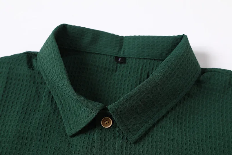 Retro waffle pattern dark green lapel Polo shirt with short sleeves and two metallic buttons