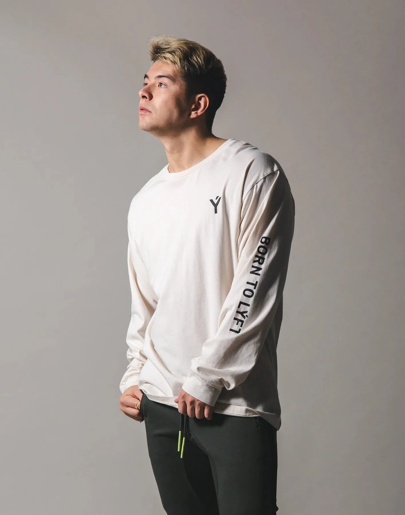 Men's long-sleeved 95% cotton gym top with letter print in blue, shown on model