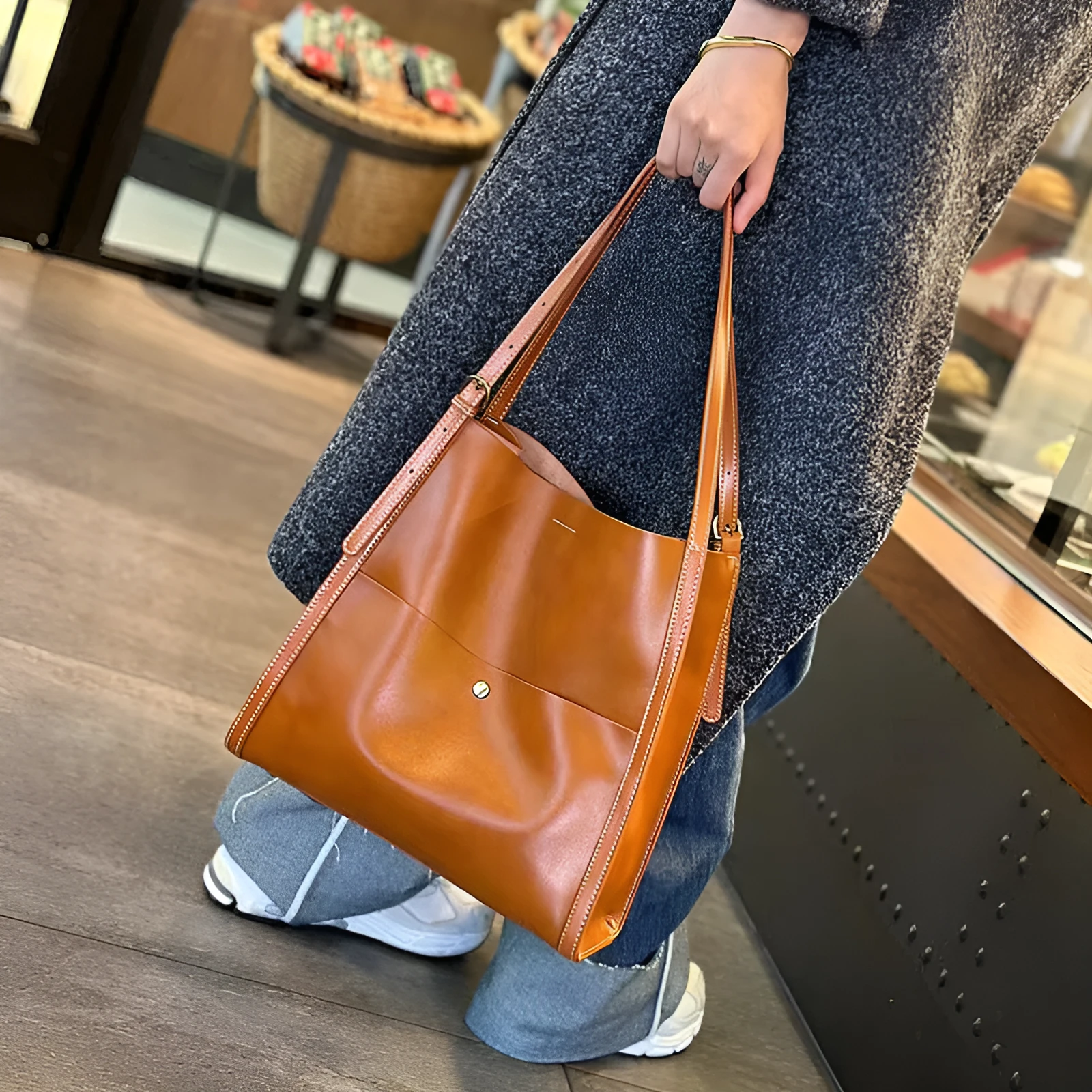 Genuine leather women's tote bag with organised interior compartments in sunset yellow colour