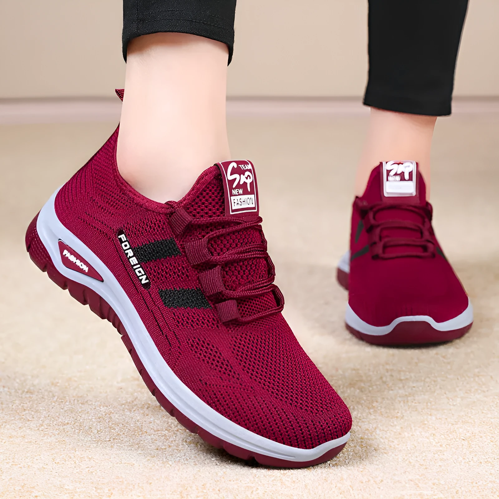 Low-top casual shoes in black with breathable mesh upper and flat PVC sole