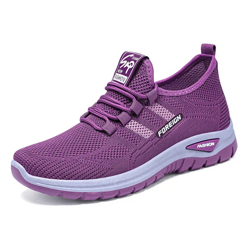 Low-top casual shoes in black with breathable mesh upper and flat PVC sole