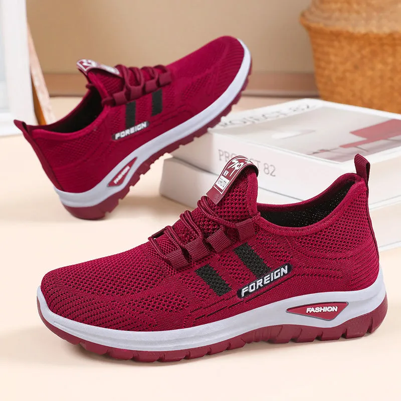 Low-top casual shoes in black with breathable mesh upper and flat PVC sole