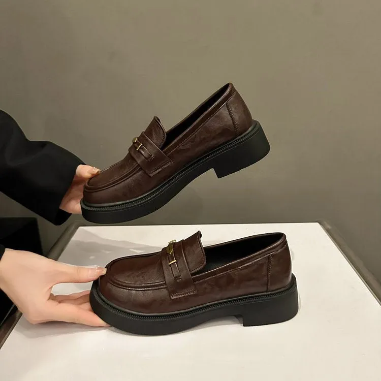 Women's all-match metal commuter soft bottom low top small leather shoes in black with round toe and mid heel