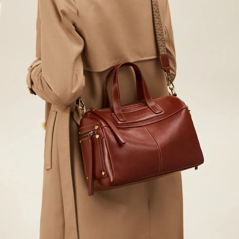 Genuine leather shoulder bag for women in classic black first layer cowhide with sewing line detail