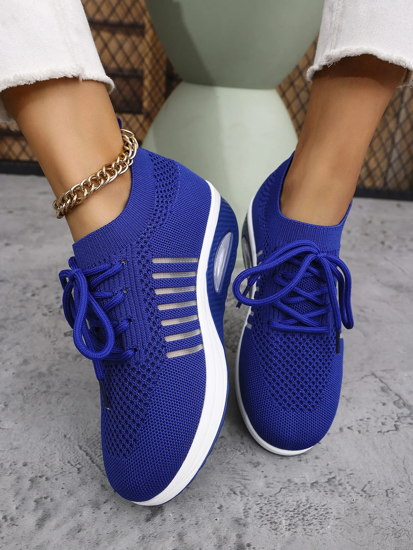 Women's lace-up slip-on wedge sports shoes in black with mesh upper and mid heel height increase