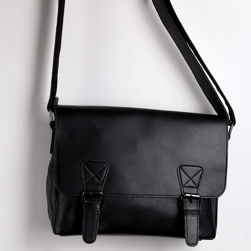 Men's one-shoulder vintage satchel bag in PU leather with plaid pattern, black colour, compact travel size