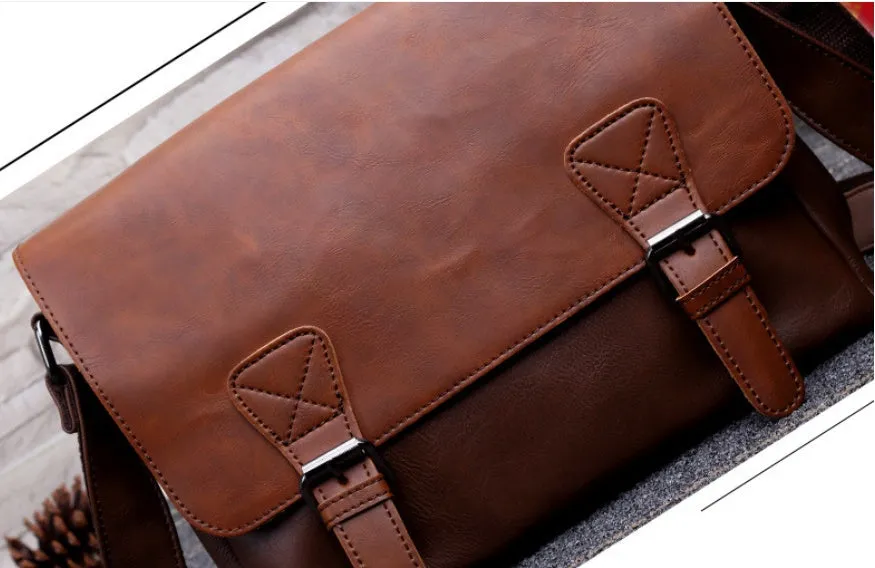 Men's one-shoulder vintage satchel bag in PU leather with plaid pattern, black colour, compact travel size