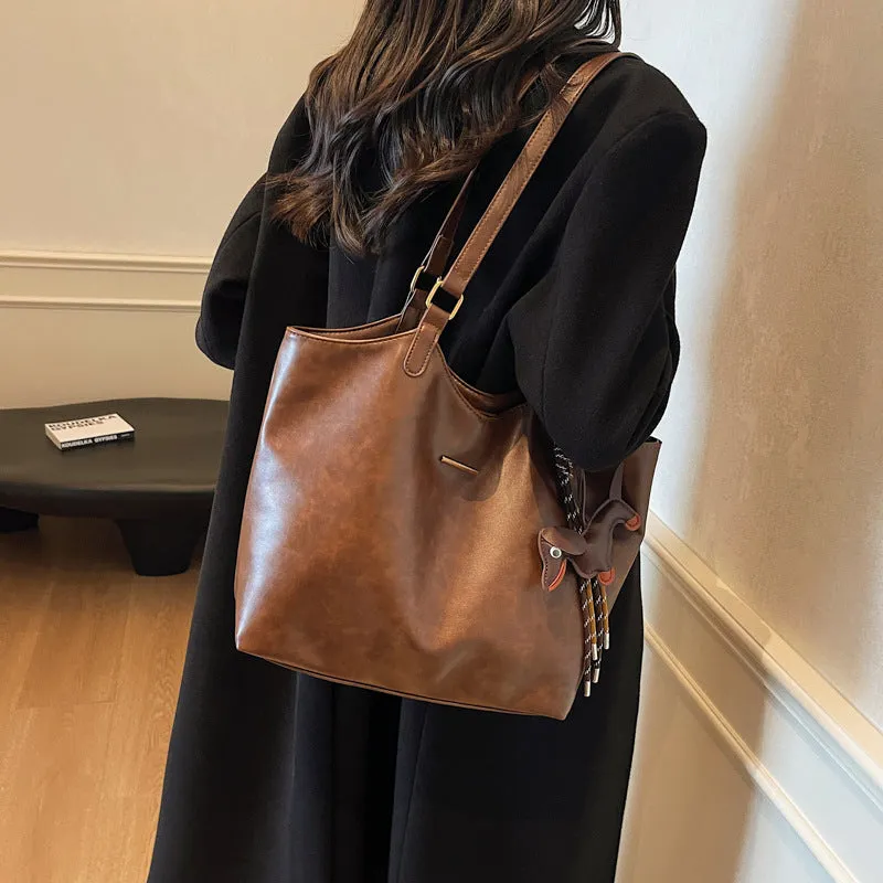 Retro fashion PU large capacity tote bag for women with double shoulder straps and zipper closure in beige colour