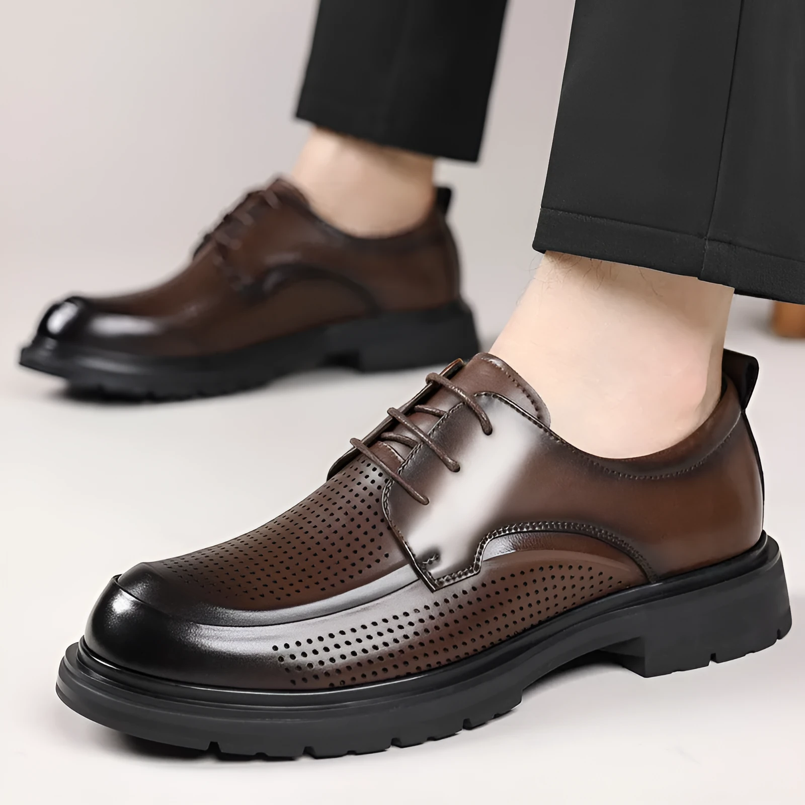 Men's hollow leather low-top business shoes in All Seasons Brown with wedge heel and sewing line detailing