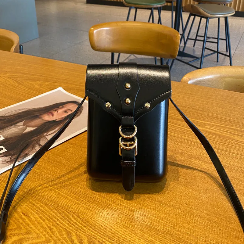 Small casual crossbody square bag in PU leather with sewing thread detail, black or brown colour options for women