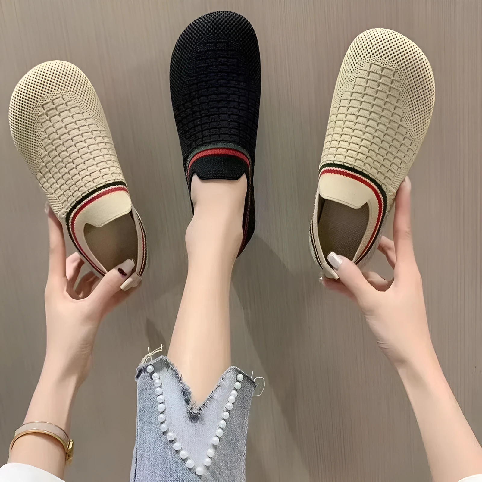 Flyknit-side casual non-slip one pedal shoes in black with mesh upper and rubber sole, low heel