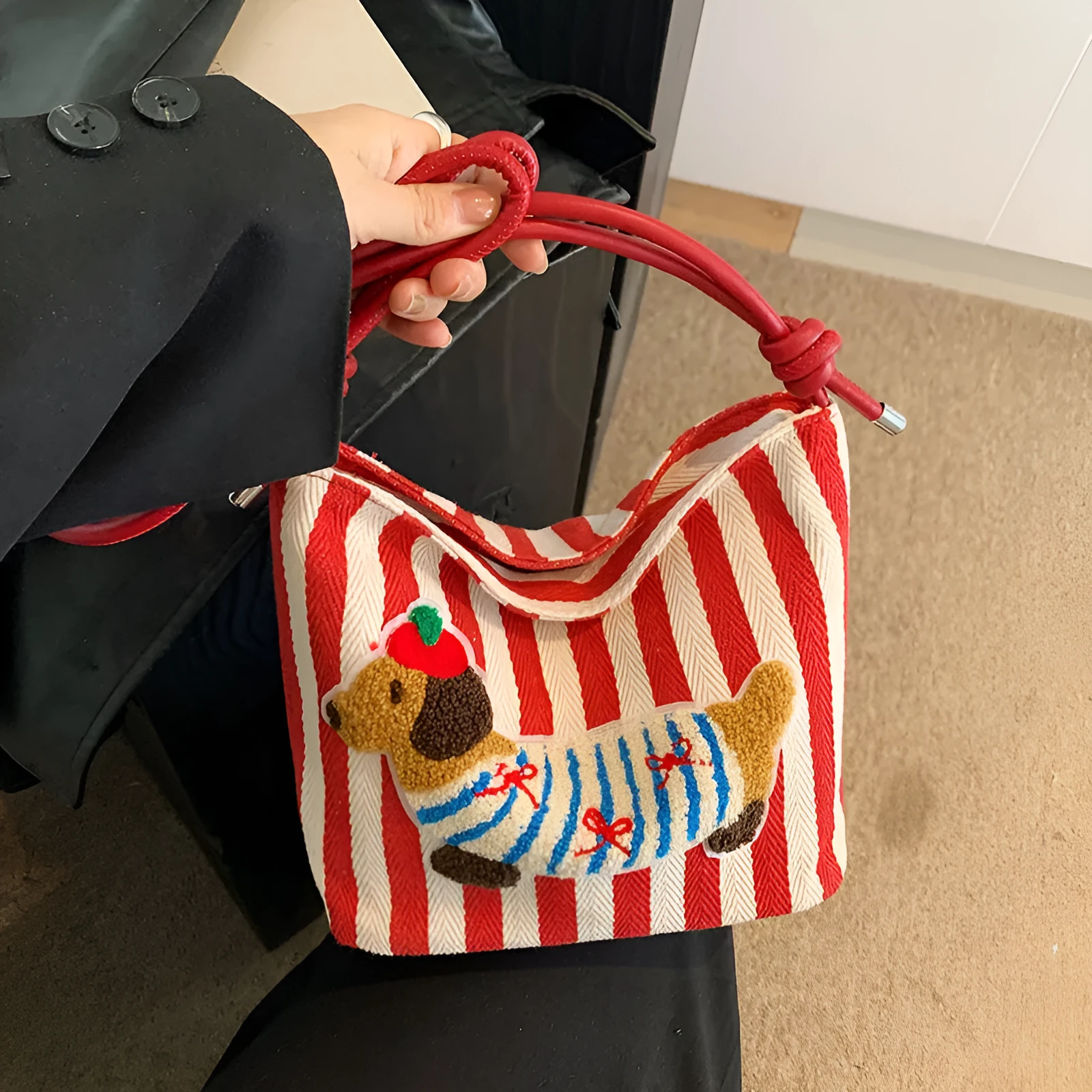 New Cartoon Sausage Dog Bucket Bag Autumn Texture Soft Polyester Crossbody Bag with Sewing Thread Detail Street Trend Shoulder Bag