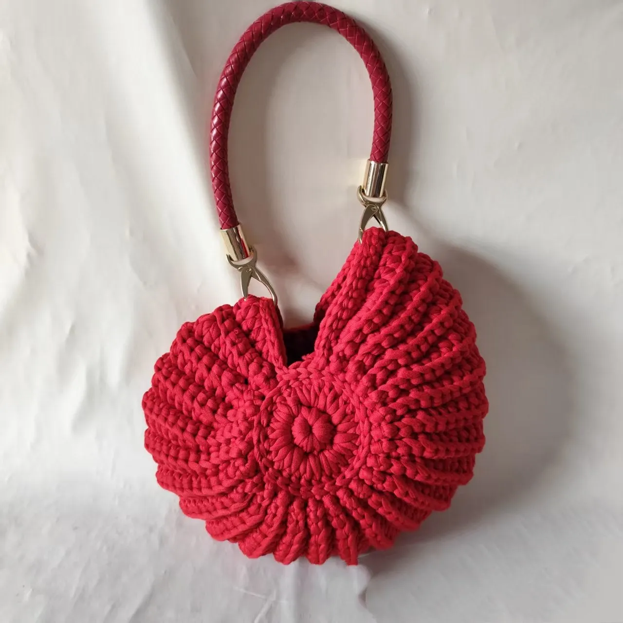 Round handmade woven crossbody bag with pearl chain strap, 25x25cm, polyester, multiple colour options