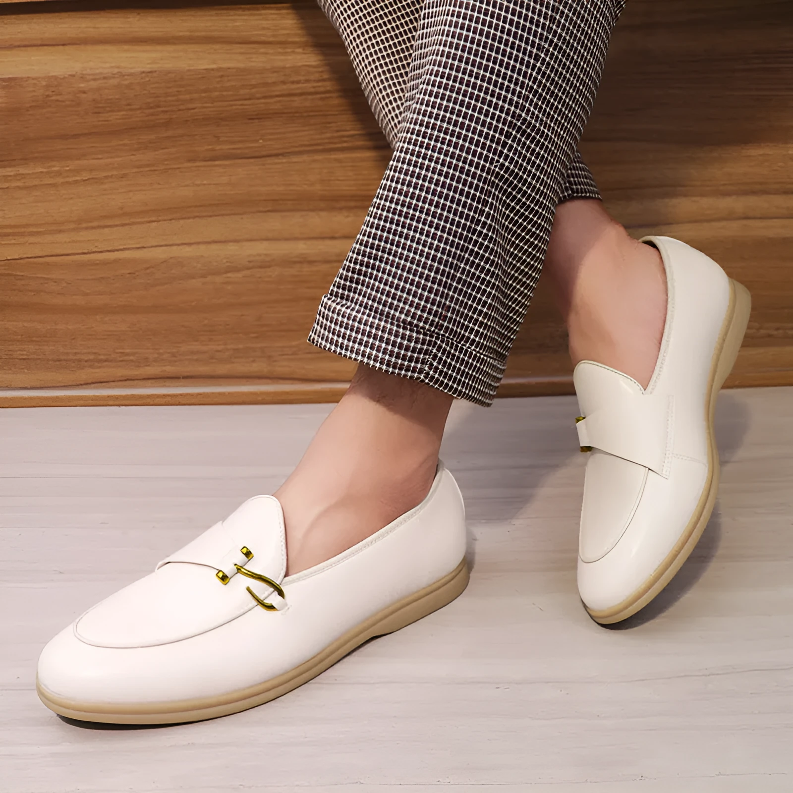 Versatile breathable casual men's leather shoes in black with artificial PU upper, rubber sole, and round toe.