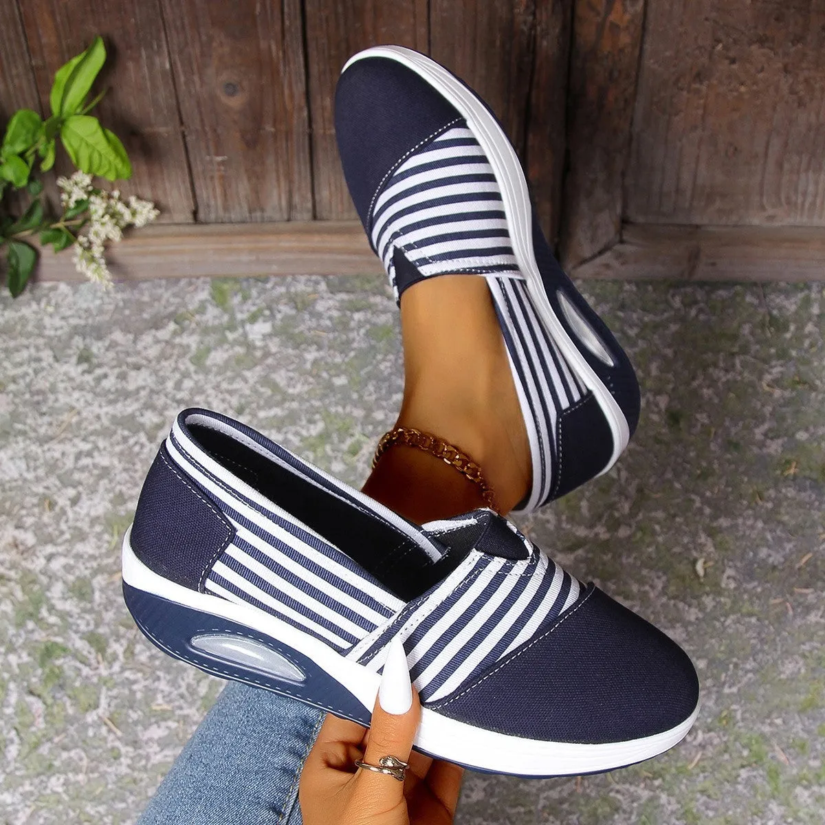 Women's striped canvas casual shoes in blue with flat platform heel and round head