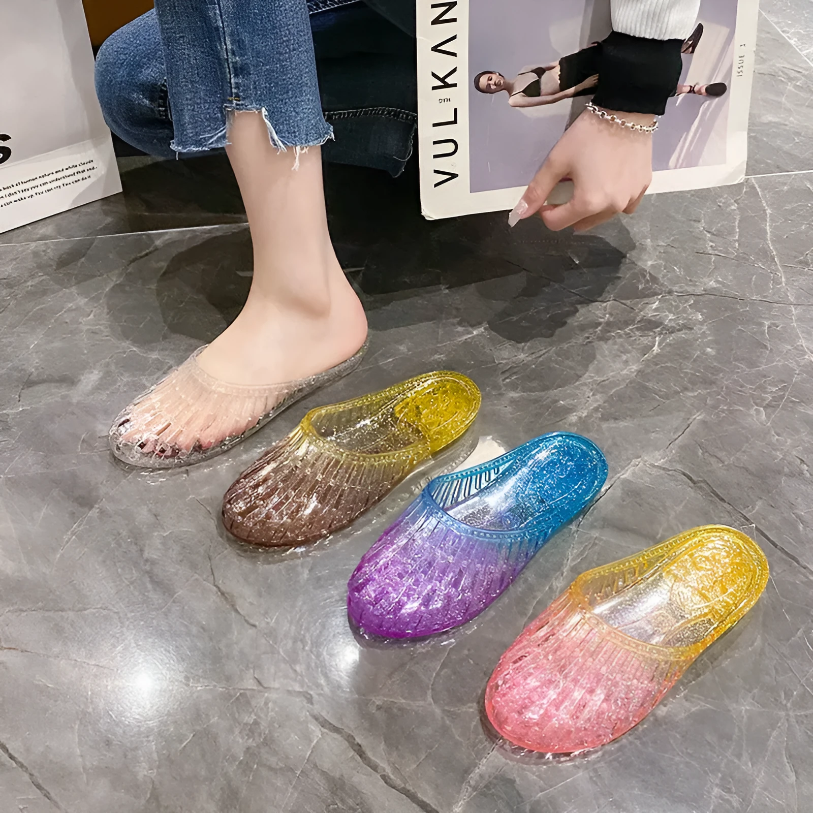 Fashion crystal women's toe-covered non-slip sandals in gradient colour with plastic upper and PVC sole