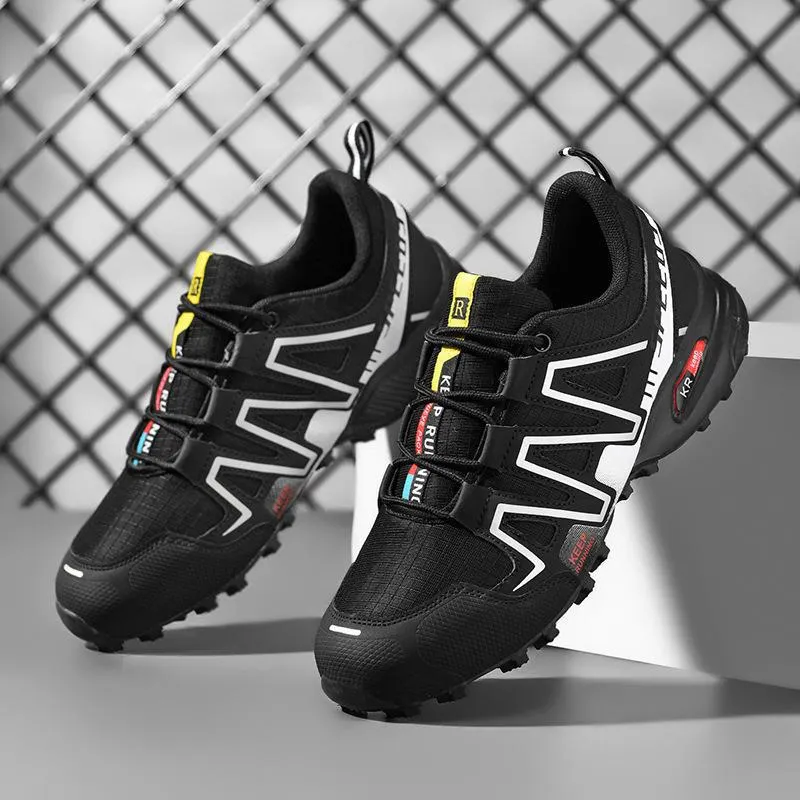 Men's breathable low top casual shoes in synthetic leather with flat heel and lace up fastening