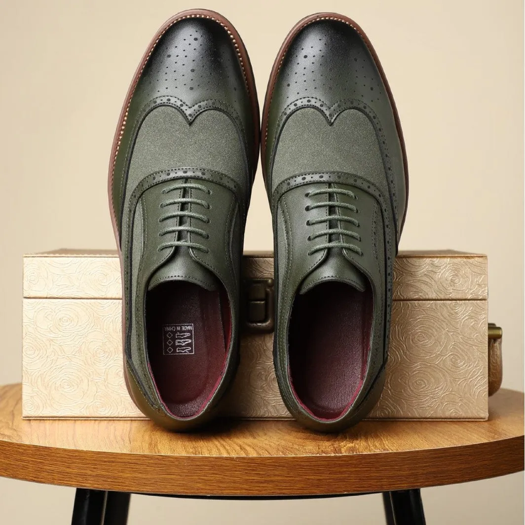 Men's black breathable business casual shoe with low top and rubber sole