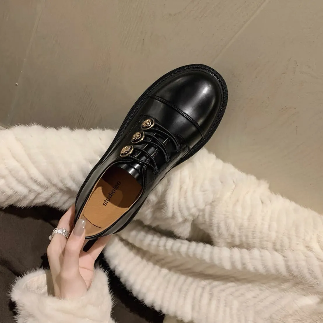 Glossy black block heel pumps with round toe and cowhide upper