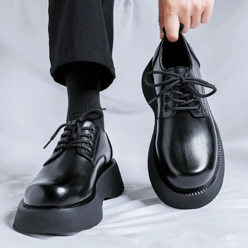 Men's low-top cowhide leather shoes in black with leather toe cap and patchwork detail