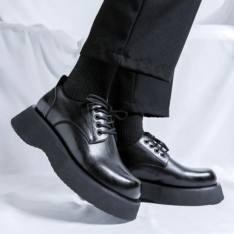 Men's low-top cowhide leather shoes in black with leather toe cap and patchwork detail