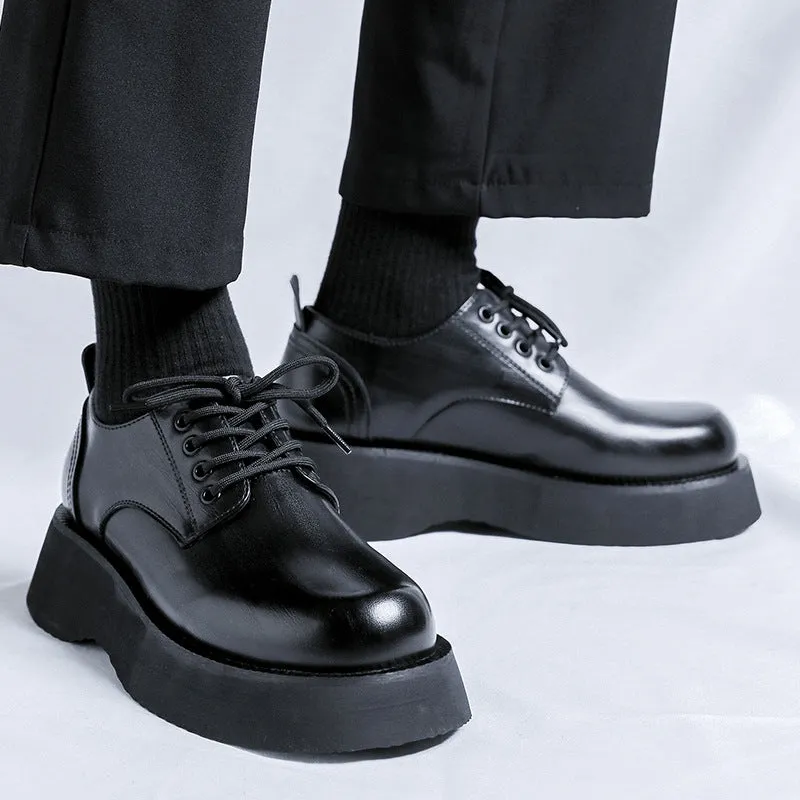 Men's low-top cowhide leather shoes in black with leather toe cap and patchwork detail