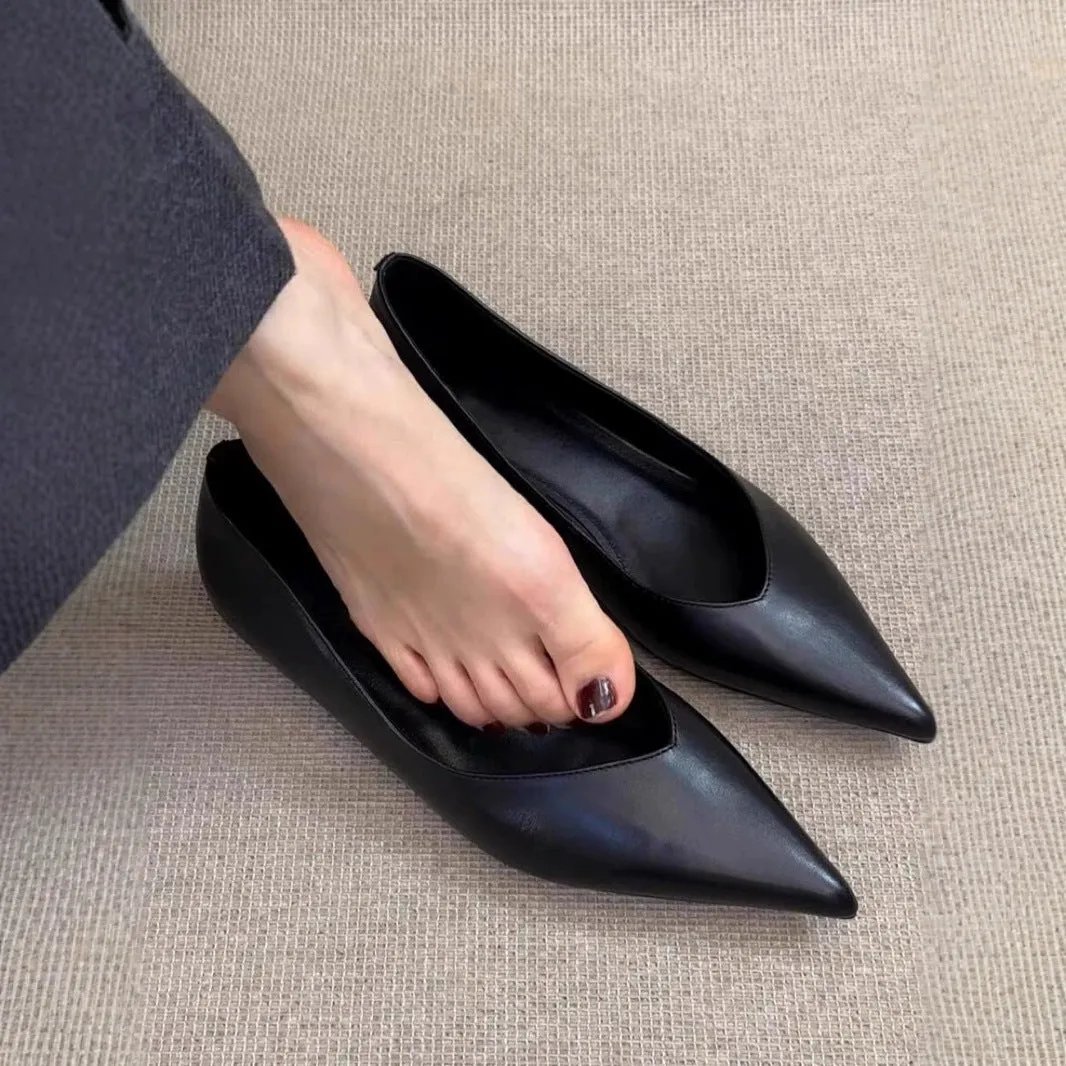 French minimalist pointed toe height increasing flat bottom pumps in solid colour