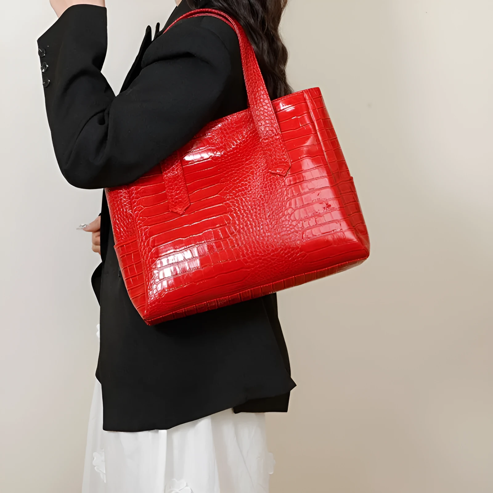 Large capacity one-shoulder PU croc pattern commuter bag in horizontal square shape with outer sandwich pocket