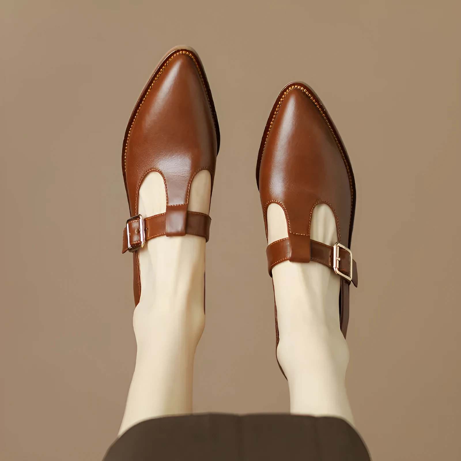 Chunky heel pump in solid colour with microfiber upper and pointed toe, available in black