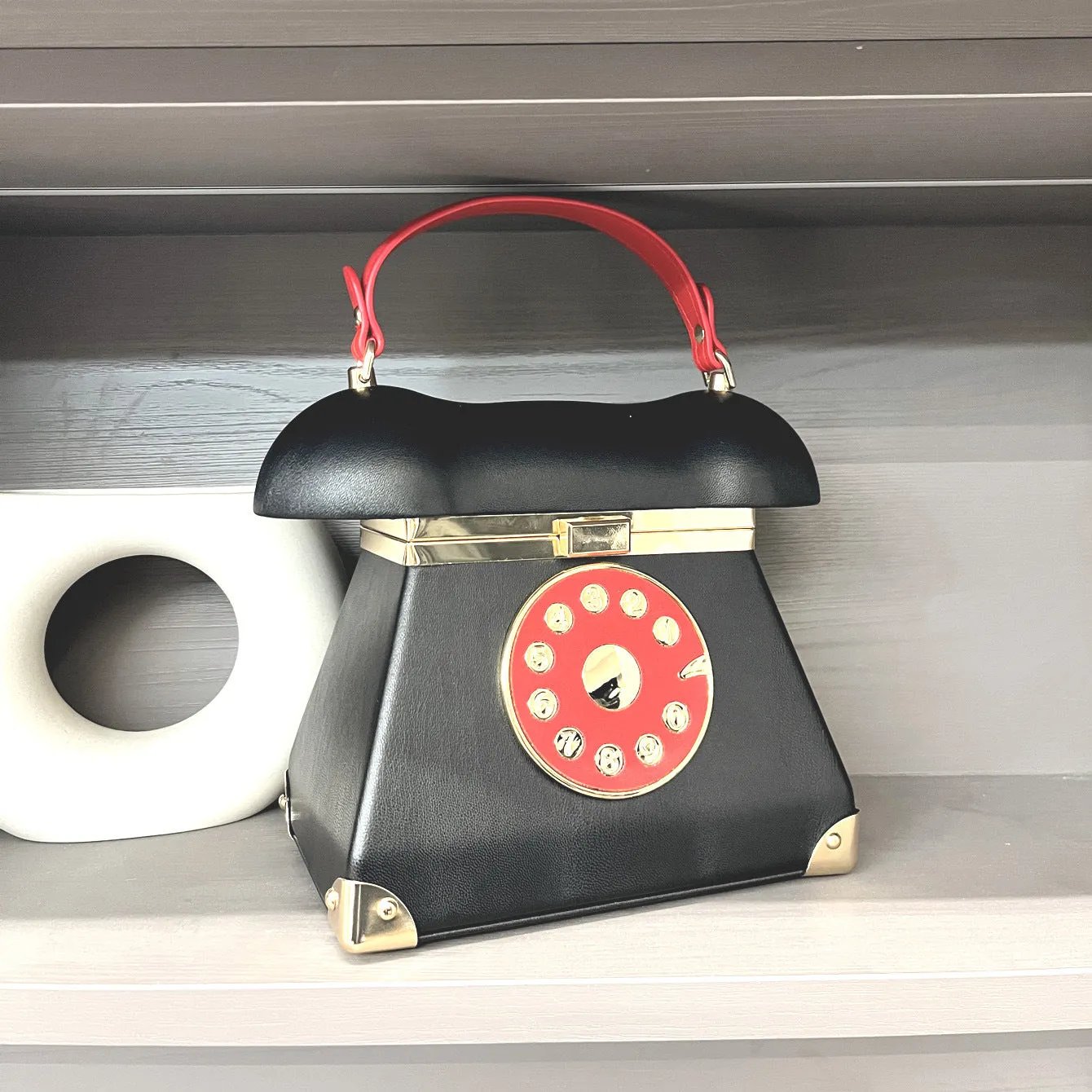 Women's landline phone-shaped handbag in PU with hard shell, retro style, three-dimensional pocket, available in colours