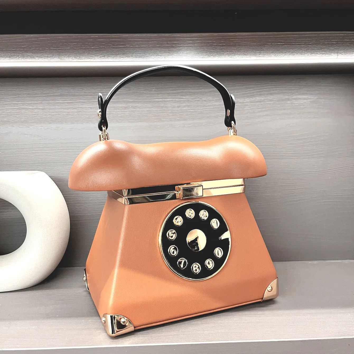 Women's landline phone-shaped handbag in PU with hard shell, retro style, three-dimensional pocket, available in colours