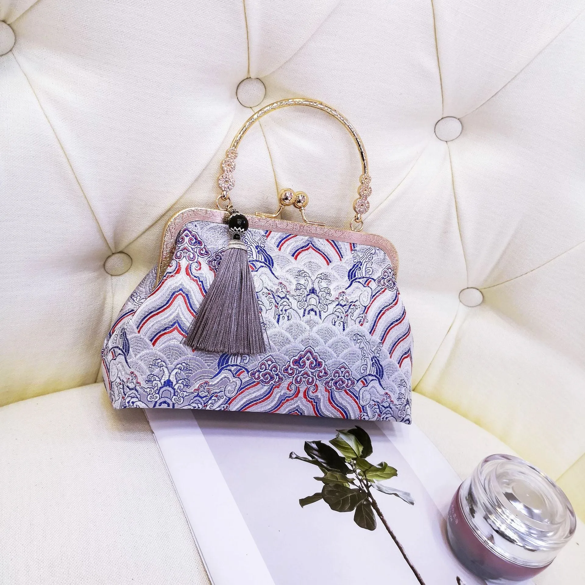 Chinese embroidery cheongsam handbag in polyester with shell shape and internal zipper compartment