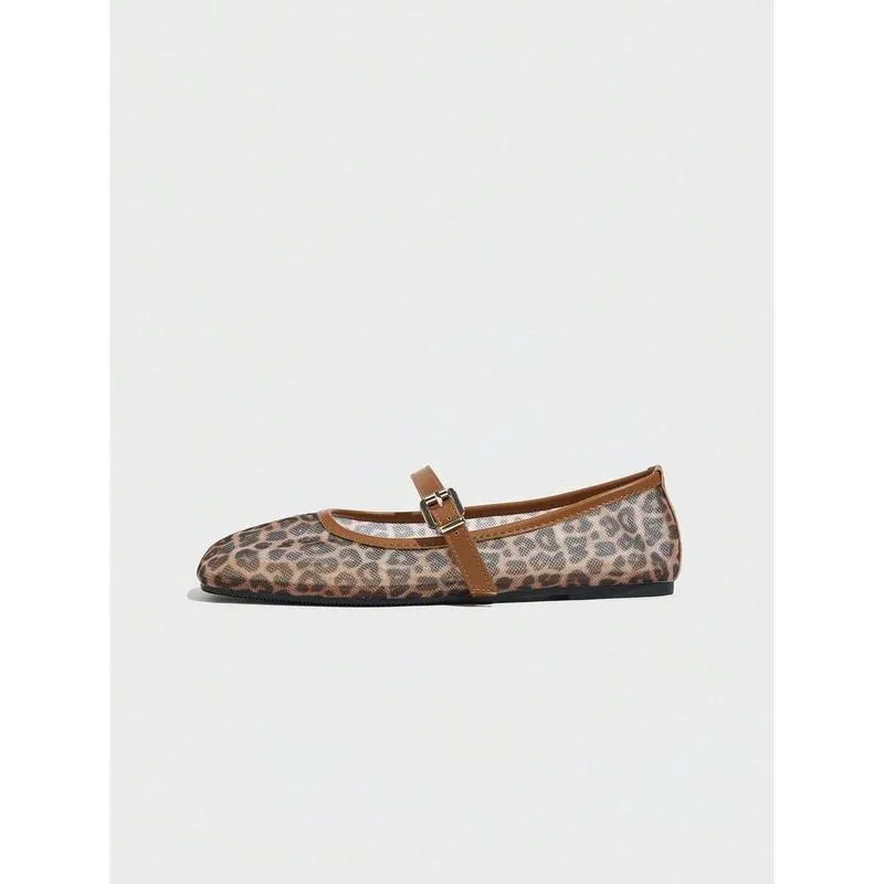 Leopard print mesh women's flat sandals with chain detail in brown colour