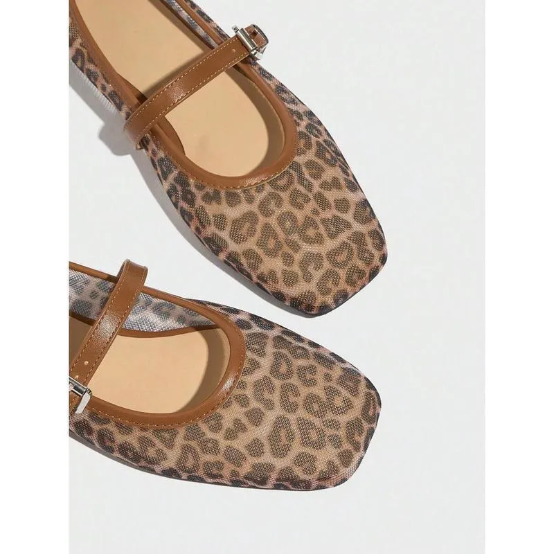 Leopard print mesh women's flat sandals with chain detail in brown colour